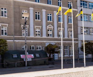 Gdynia: W namiocie przed szpitalem segregują pacjentów