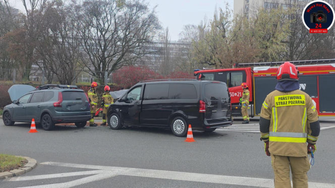 Wypadek karawanu wiozącego trumnę z ciałem. Szok w Warszawie