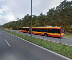 Opustoszały zespół przystankowy Bronisława Czecha-Las