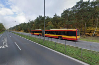 Opustoszały zespół przystankowy Bronisława Czecha-Las