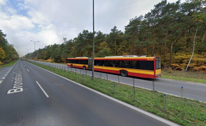 Opustoszały zespół przystankowy Bronisława Czecha-Las