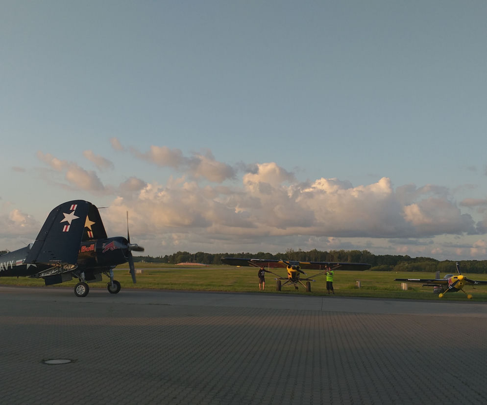 Lotnisko w Kosakowie znane jest głównie z odbywających się tam Aerobaltic czy Open'er Festiwalu