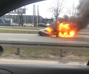 Płonie samochód w Katowicach! Co się stało? [ZDJĘCIA]