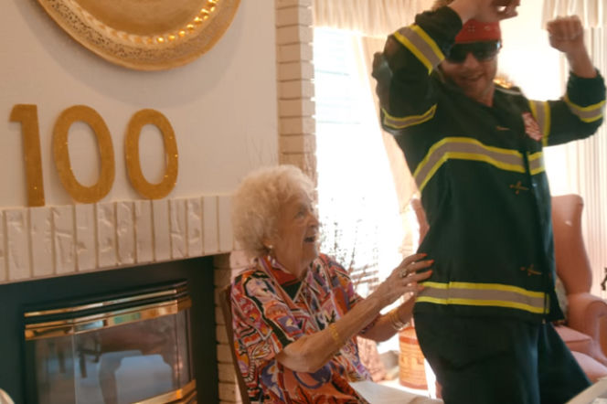Macklemore zamówił striptizera dla swojej 100-letniej babci! VIDEO
