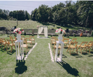 Slow wedding w ogrodzie. Jak natura i estetyka zmieniają sposób organizacji wesel?
