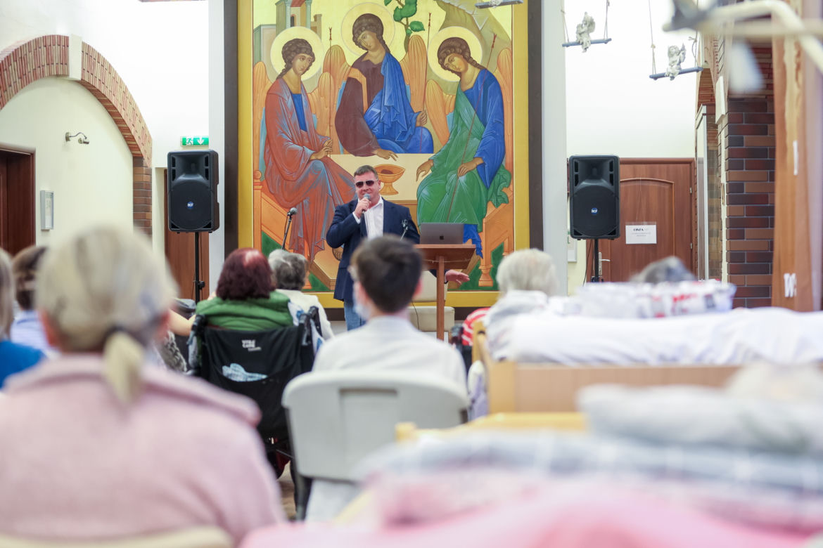 Michał Wójcik śpiewał dla podopiecznych hospicjum