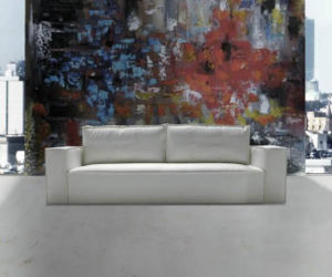 Biała sofa w aranżacji salonu
