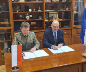 Podpisanie umowy pomiędzy UTH a Wojskowym Instytutem Techniki Pancernej i Samochodowej w Sulejówku