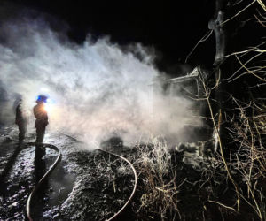 Ciągnik siodłowy w ogniu. Pożar w Robczysku niedaleko Leszna