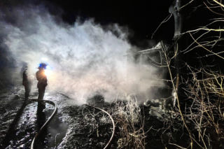 Ciągnik siodłowy w ogniu. Pożar w Robczysku niedaleko Leszna