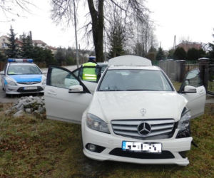 Mercedes Roberta N. rozbity podczas ucieczki przed policją