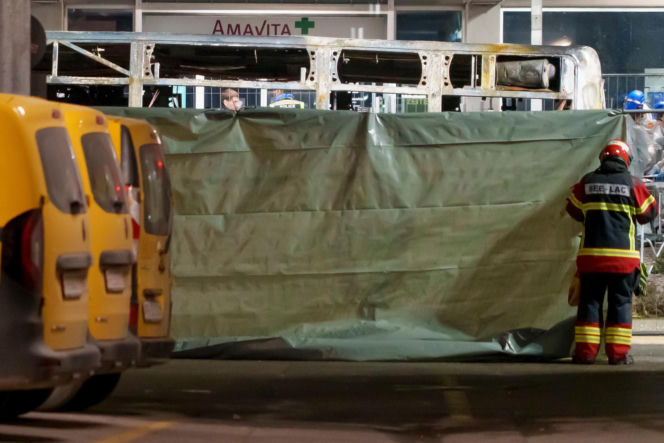 Pożar autobusu w Kerzers w kantonie Fryburg na zachodzie Szwajcarii