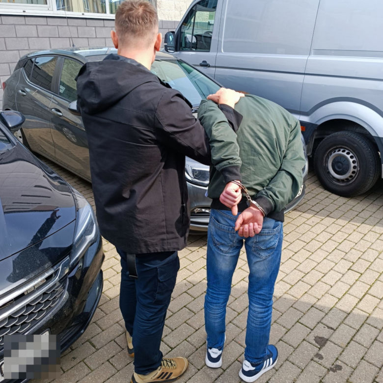 Szaleniec za kierownicą! 26-latek próbował rozjeżdżać przypadkowe osoby w warszawskiej Wesołej