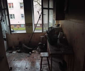 Biskupiec. Pożar w budynku wielorodzinnym. Ewakuowano mieszkańców [ZDJĘCIA]