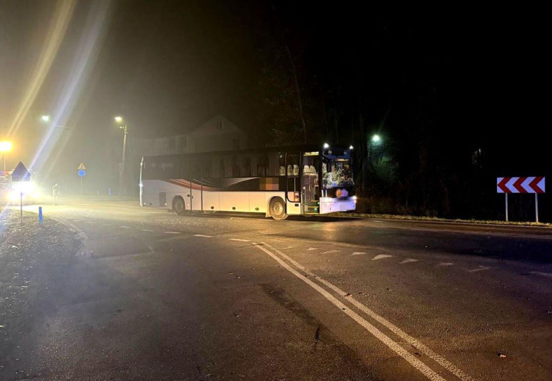 Kierowca autobusu potrącił pieszego. Mężczyzna zmarł w szpitalu