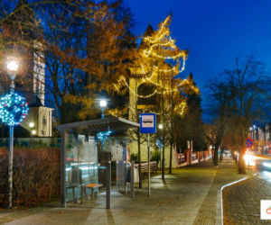 Bełchatów: Miasto rozbłysło tysiącem światełek! Bożonarodzeniowe iluminacje robią wrażenie 