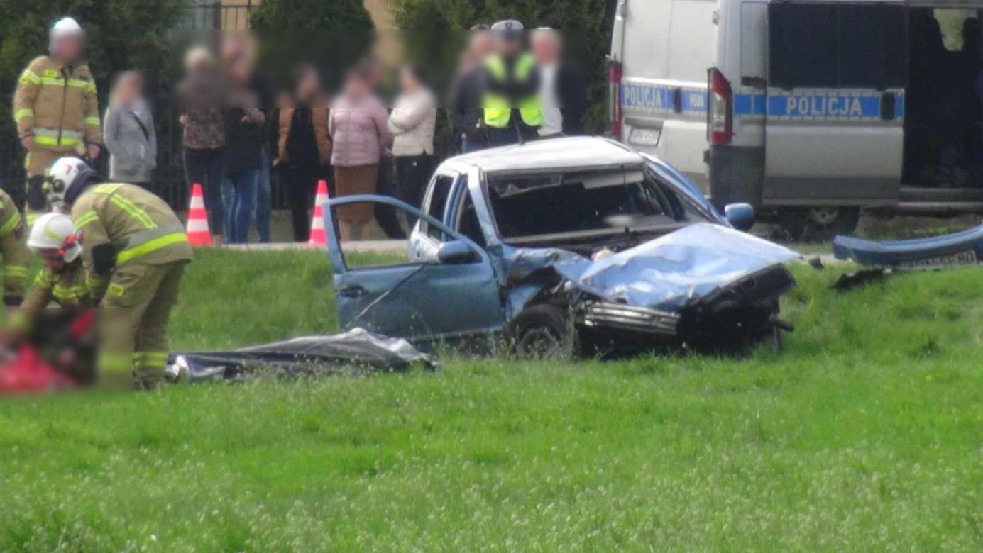 Śmiertelny wypadek pod Płockiem. Jedna osoba nie żyje i wielu rannych. 13-latka walczy o życie