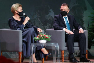 Świąteczne kreacje Agaty Dudy