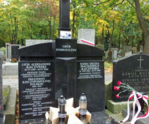 Tak wyglądają groby Jadwigi Kaczyńskiej i Rajmunda Kaczyńskiego
