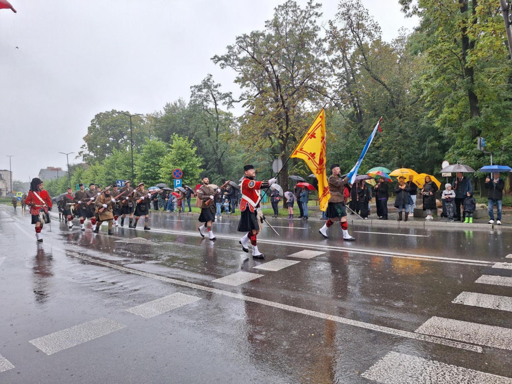 Pochód Gwarkowski 2025 w strugach deszczu