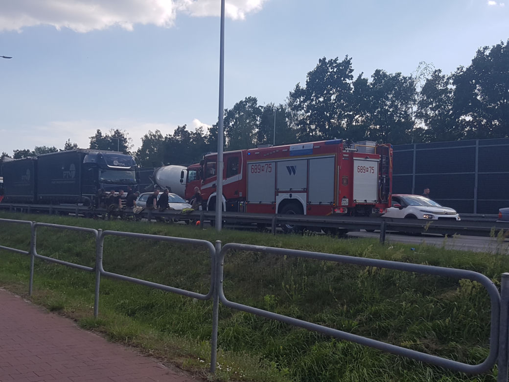 Tragiczny wypadek w Ząbkach. Autobus miejski zderzył się z ciężarówką