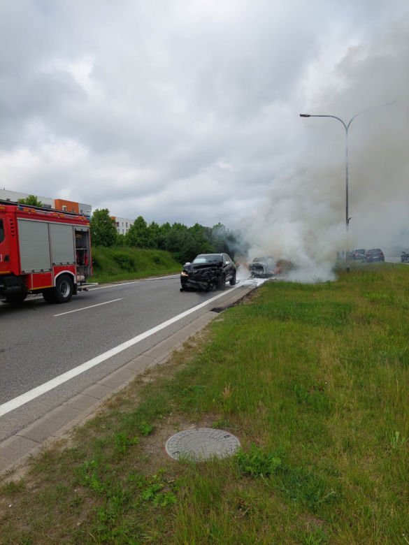 Tragiczny wypadek w Gdańsku. Auto stanęło w płomieniach. Kobieta nie żyje