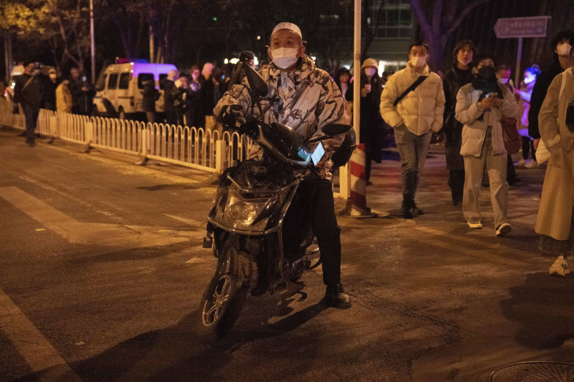 Wielkie demonstracje przeciwko restrykcjom covidowym! "Chcę swobodnie wychodzić, ale nie mogę"