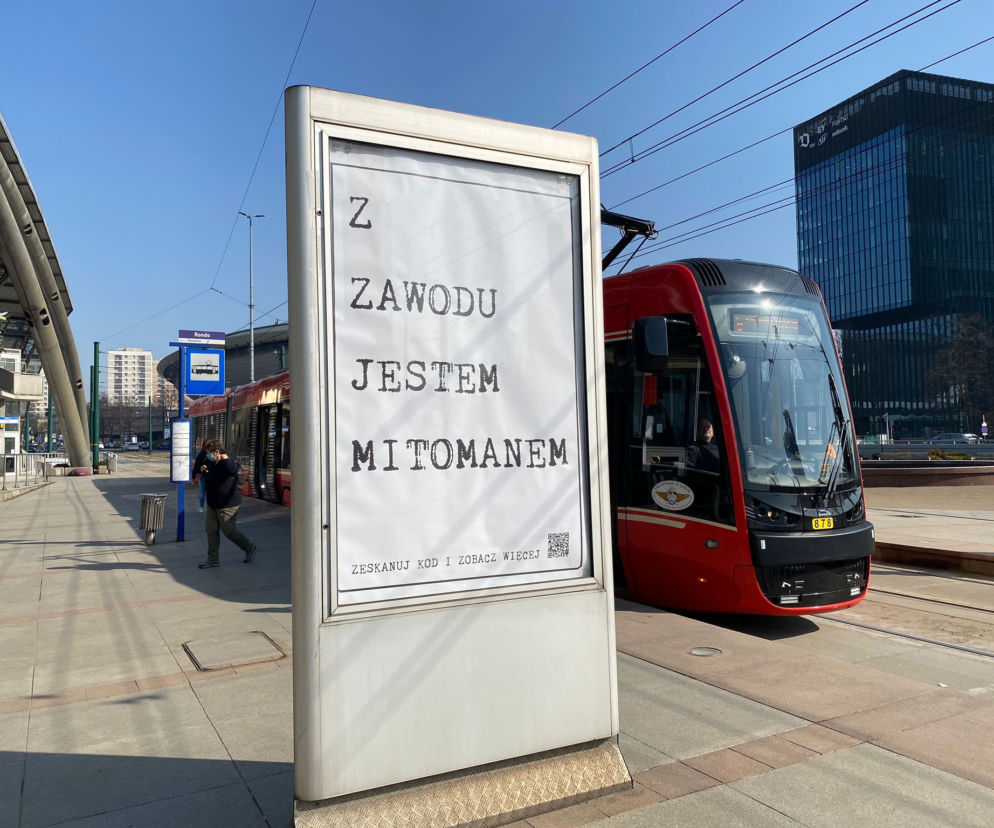 Mitoman, Kochanka, Patriota. Dziwne plakaty na przystankach. Mieszkańcy zastanawiają się o co chodzi?