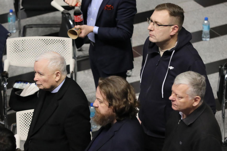 Gwiazdy TVP bronią stacji z politykami PiS
