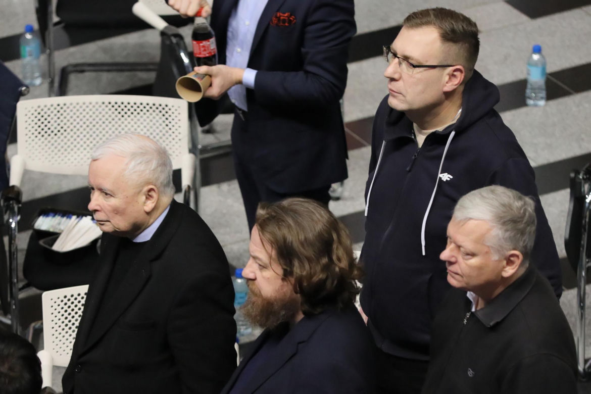 Gwiazdy TVP bronią stacji z politykami PiS