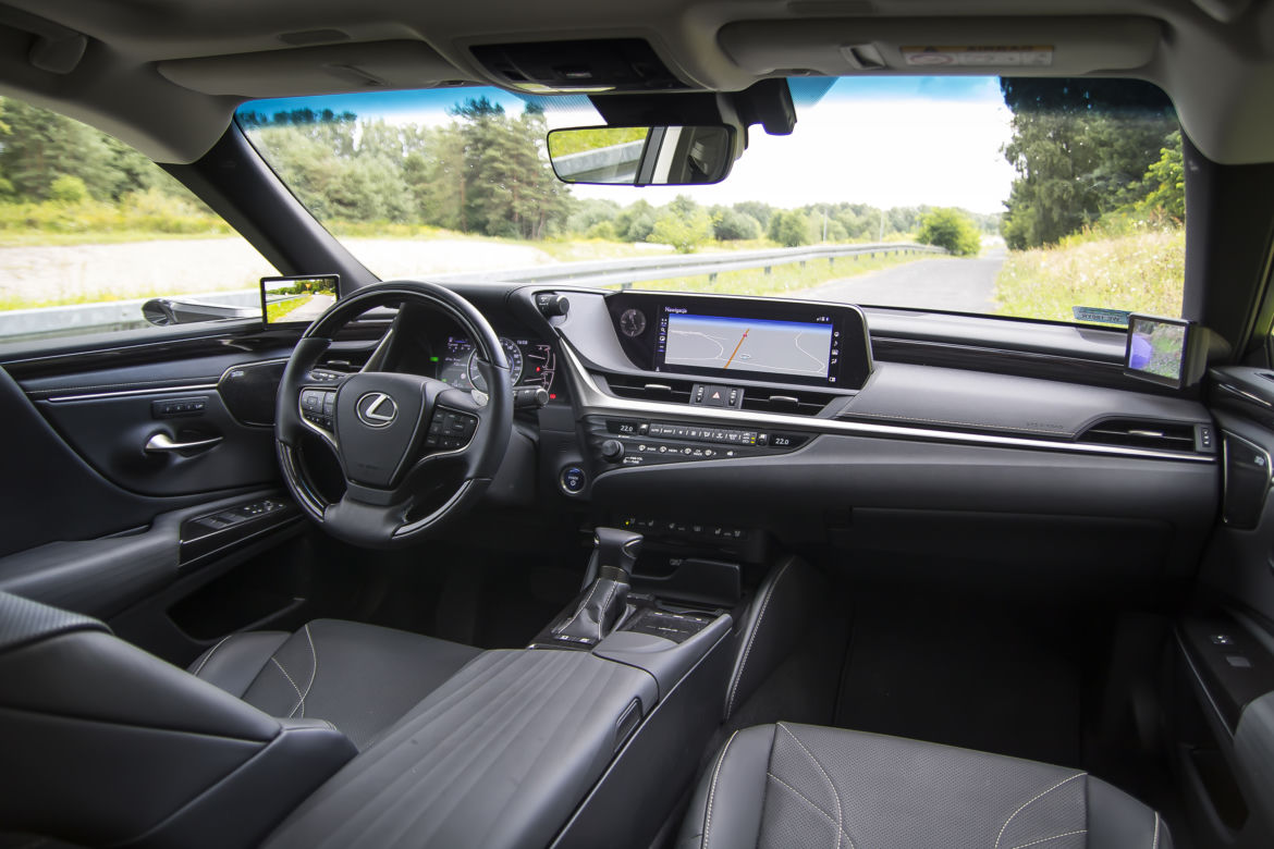 Lexus ES 300h Omotenashi