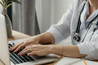 Sztuczna inteligencja wyręczy lekarzy? Rewolucja w służbie zdrowia