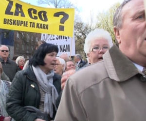 Wierni z Jasienicy przyjechali bronić księdza Lemańskiego