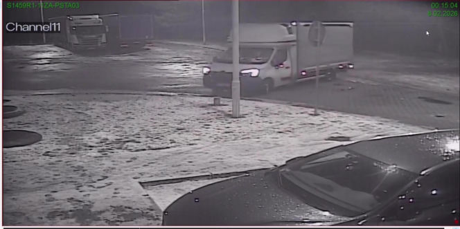 Wjechał dostawczakiem w latarnię... i zasnął. 26-latek był pijany