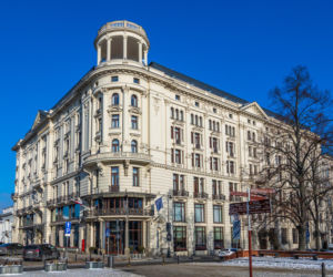 Miał centralne ogrzewanie i żelbetowe stropy. Pierwszy taki hotel w Warszawie