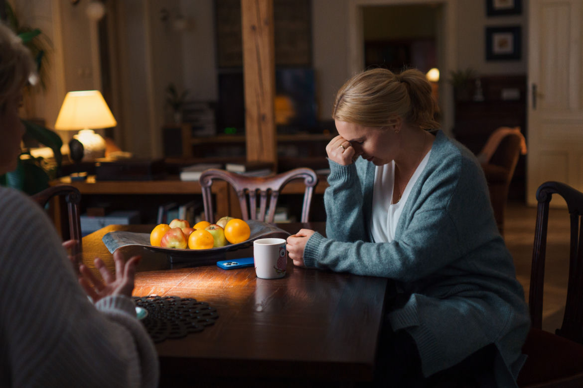 Przyjaciółki 19 sezon odc. 221. Anka (Magdalena Stużyńska), Maria (Ewa Kasprzyk)