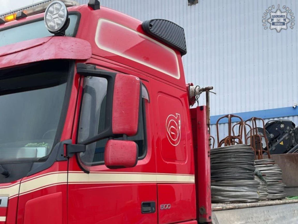 Złodzieje chcieli ukraść 9 ton stalowego drutu. Zostali złapani na gorącym uczynku