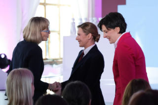 Marta Nawrocka zabrała głos przed Dniem Kobiet. Jej strój nie był przypadkiem