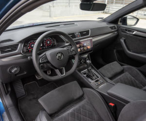 Volkswagen Passat Elegance vs Skoda Superb Sportline