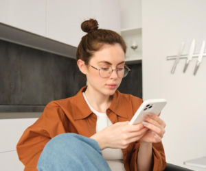 Pracujesz na zmiany i brakuje Ci czasu dla dziecka? Te małe rytuały budują bliskość każdego dnia