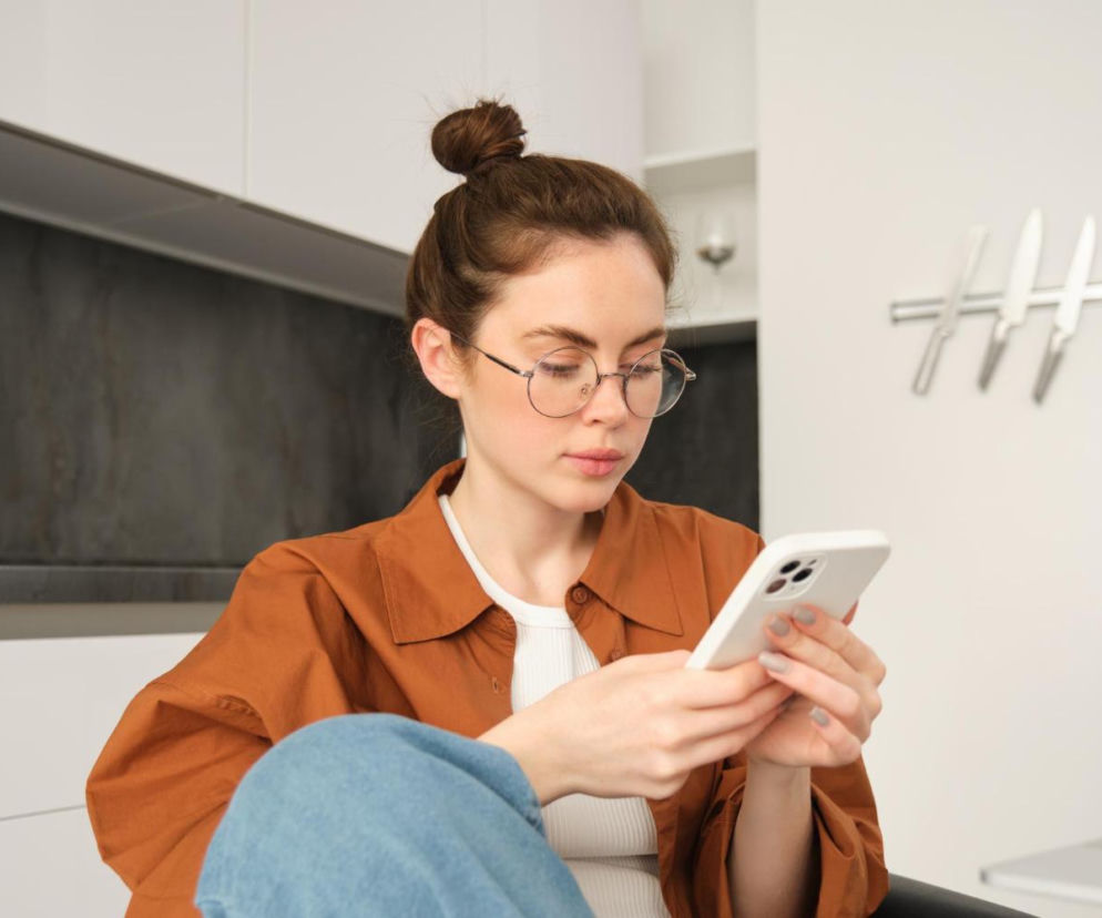 Pracujesz na zmiany i brakuje Ci czasu dla dziecka? Te małe rytuały budują bliskość każdego dnia