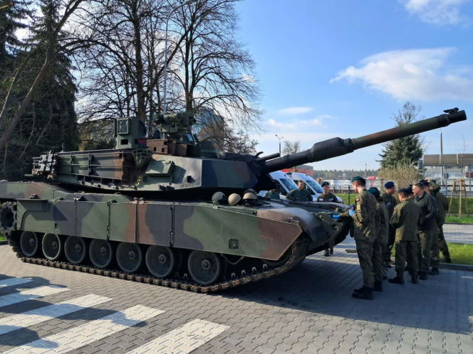 Targi Służby i Pracy w Skarżysku. Wojsko Polskie kusi nowoczesnością i stabilną ścieżką kariery