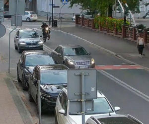 Ma zaledwie 16 lat, a na drodze wyprawia takie rzeczy! Policja pokazała nagranie