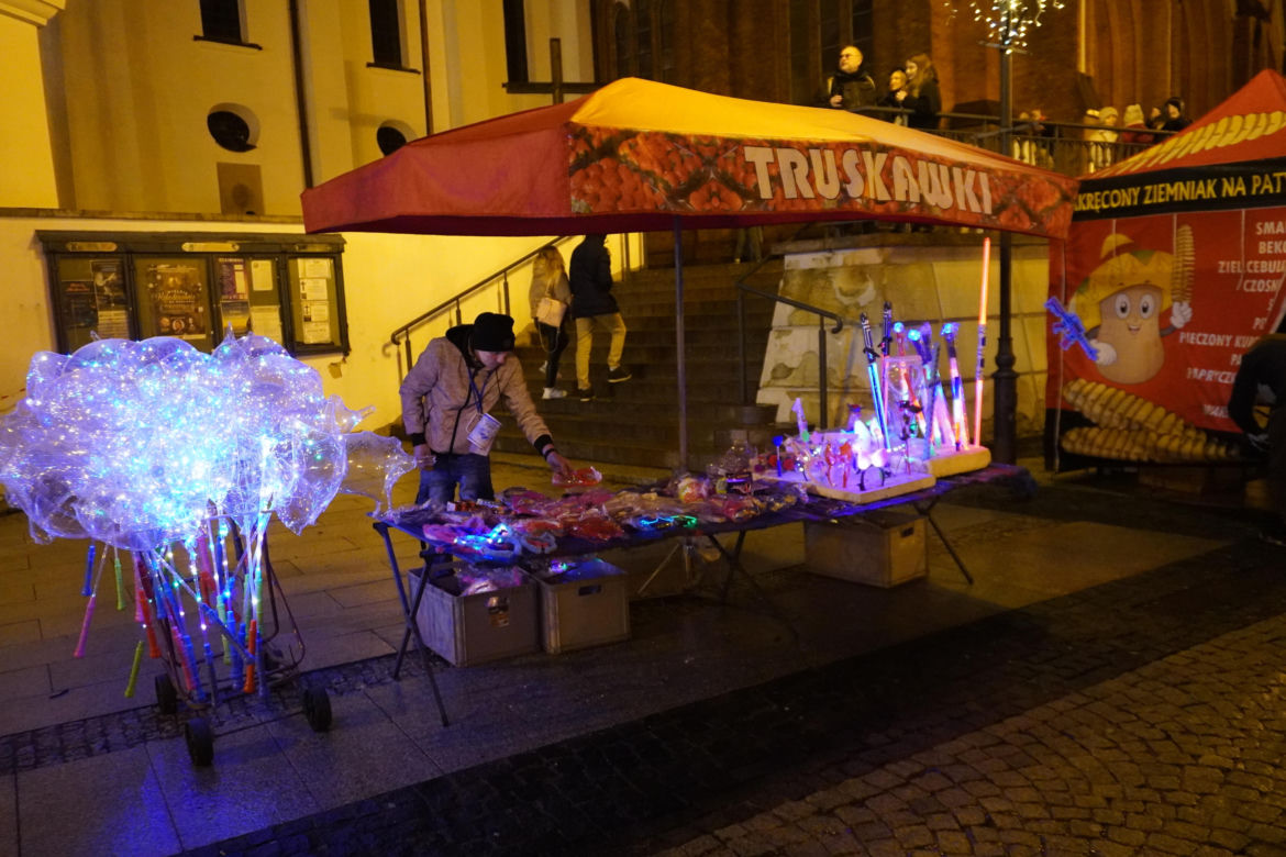 Ciężarówka Coca-cola w Białymstoku! Świąteczna atrakcja przyciągnęła tłumy mieszkańców na Rynek Kościuszki