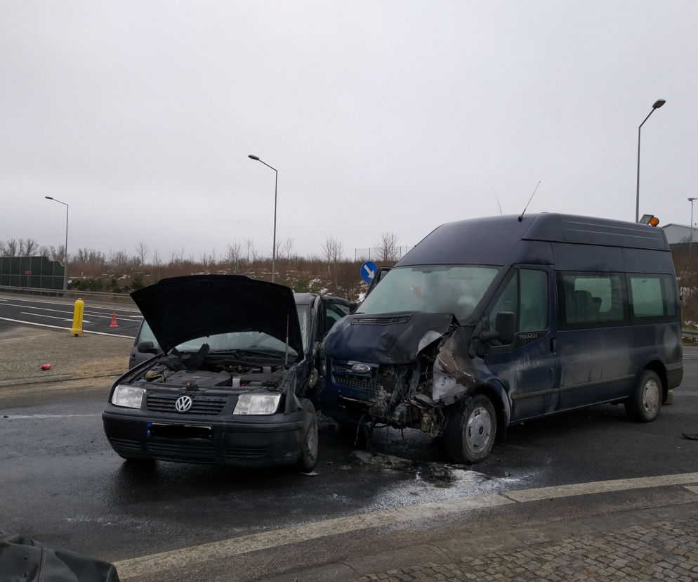 Wypadek na obwodnicy Olecka. Zderzyły się dwa samochody osobowe