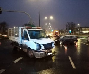 Olsztyn. Wypadek na skrzyżowaniu ul. Towarowej z ul. Stalową. Jedna osoba ranna