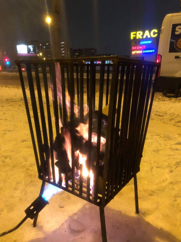 Srogie mrozy na Śląsku i w Zagłębiu. Na przystankach w Sosnowcu pojawiły się koksowniki [ZDJĘCIA]