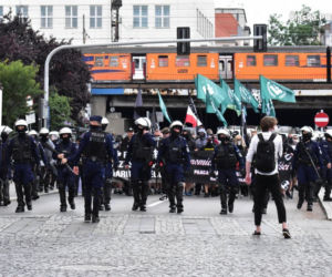 Katowice: Policjanci wśród nacjonalistów. Tajemnicza akcja służb na marszu! 