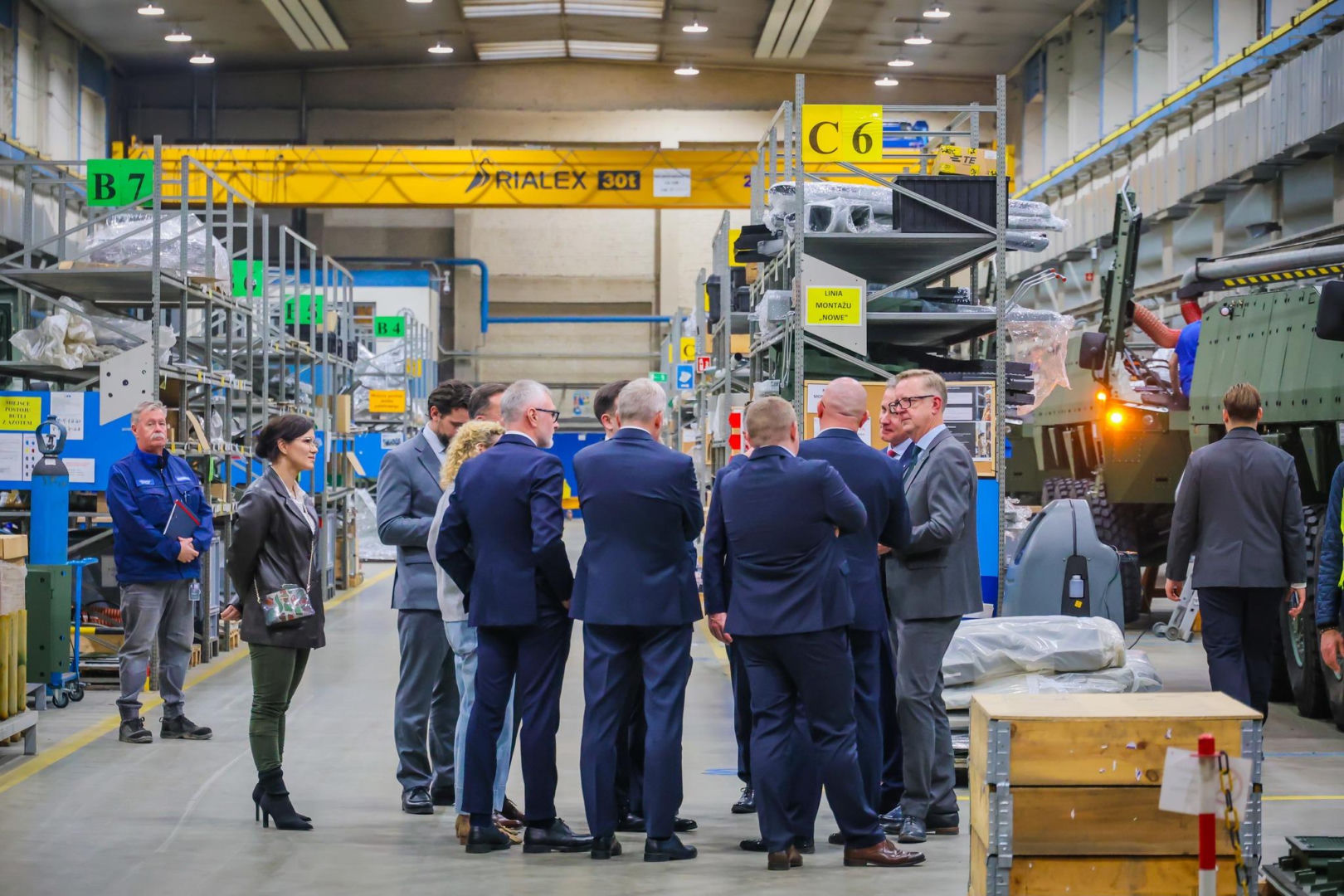 Rosomak z gigantycznym wsparciem 57 mln zł. Zwiększenie produkcji i linia dla Legwanów