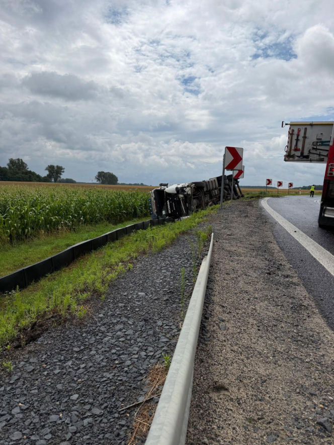 Tragiczny wypadek na Dolnym Śląsku. Dwie osoby nie żyją, droga jest zablokowana!